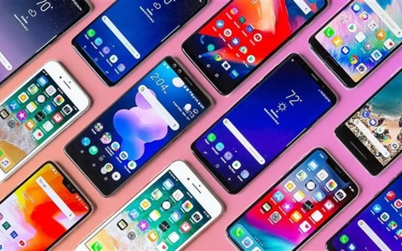 3 فئات معفاة.. وزارة الاتصالات توضح آلية سداد ضرائب الهواتف الواردة من الخارج